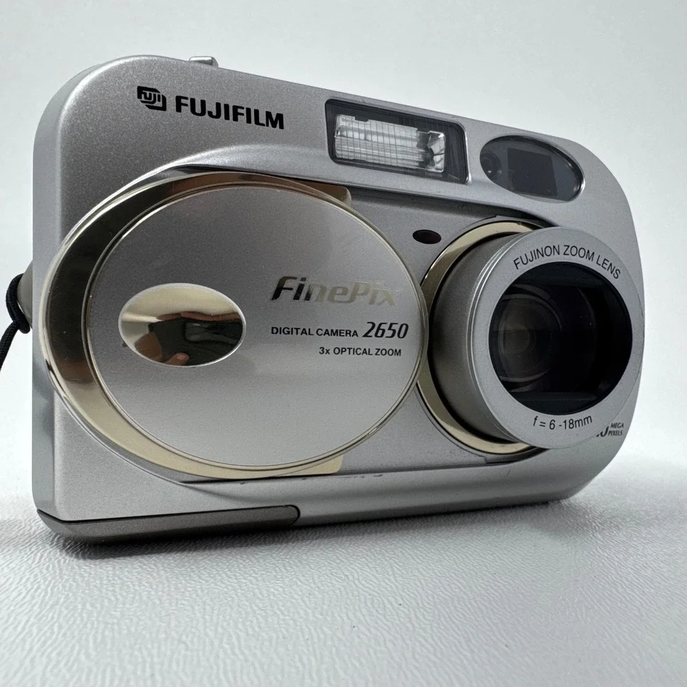 Fujifilm FinePix 2650 Digital Camera 2.0MP 3x Optical Zoom Silver Fujinon Lens